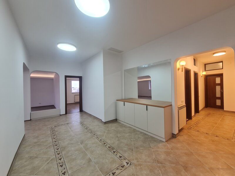 Herastrau, Penthouse exclusivist de inchiriat, 4 camere, 156 mp, living.